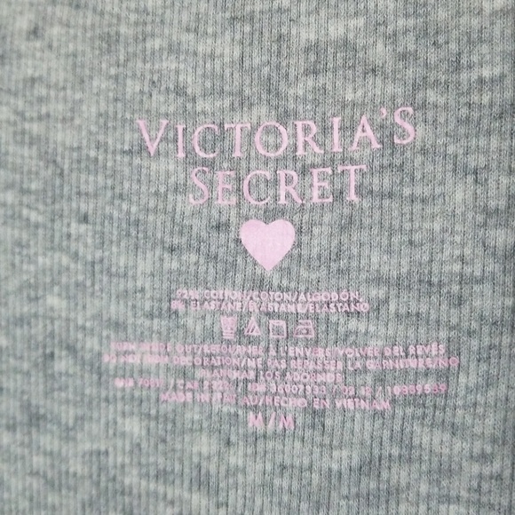 🔥 All $10 items 2/$15 // VS Tank - Picture 4 of 4